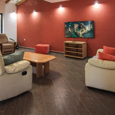 Apartment 2 Bedroom Stunning In Jakov Polje *
